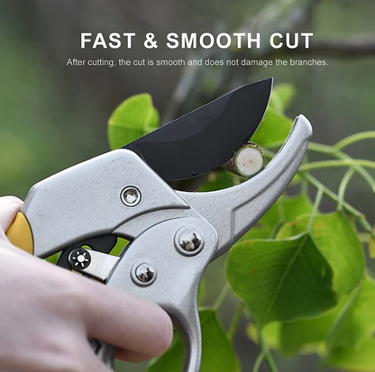 Pliers cut tree branches